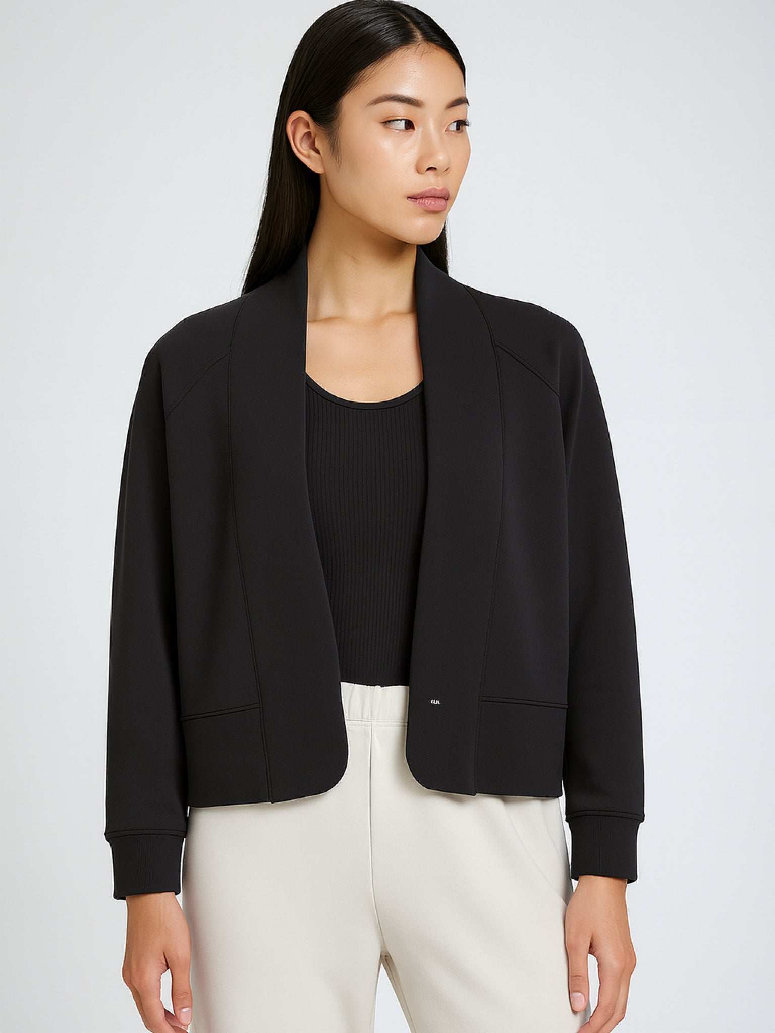 سترة ذات شكل صامت