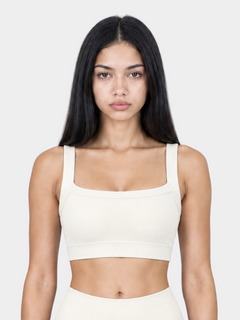 Woman wearing Allure in Ivory by Gallenn – front view