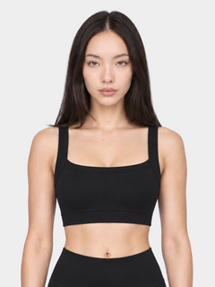 Woman wearing Allure in Black by Gallenn – front view